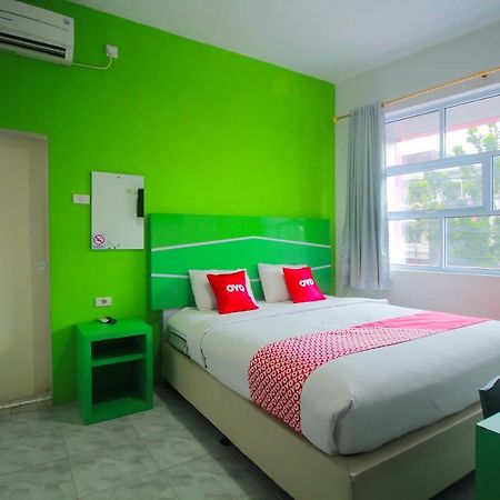 Oyo 1825 Marcopolo Homestay Pekanbaru Kültér fotó