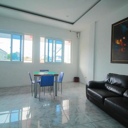 Oyo 1825 Marcopolo Homestay Pekanbaru Kültér fotó