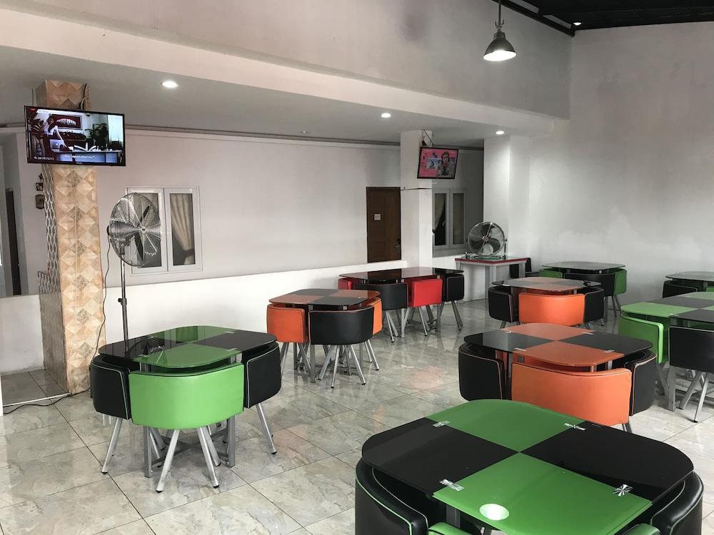 Oyo 1825 Marcopolo Homestay Pekanbaru Kültér fotó