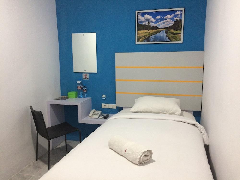 Oyo 1825 Marcopolo Homestay Pekanbaru Kültér fotó