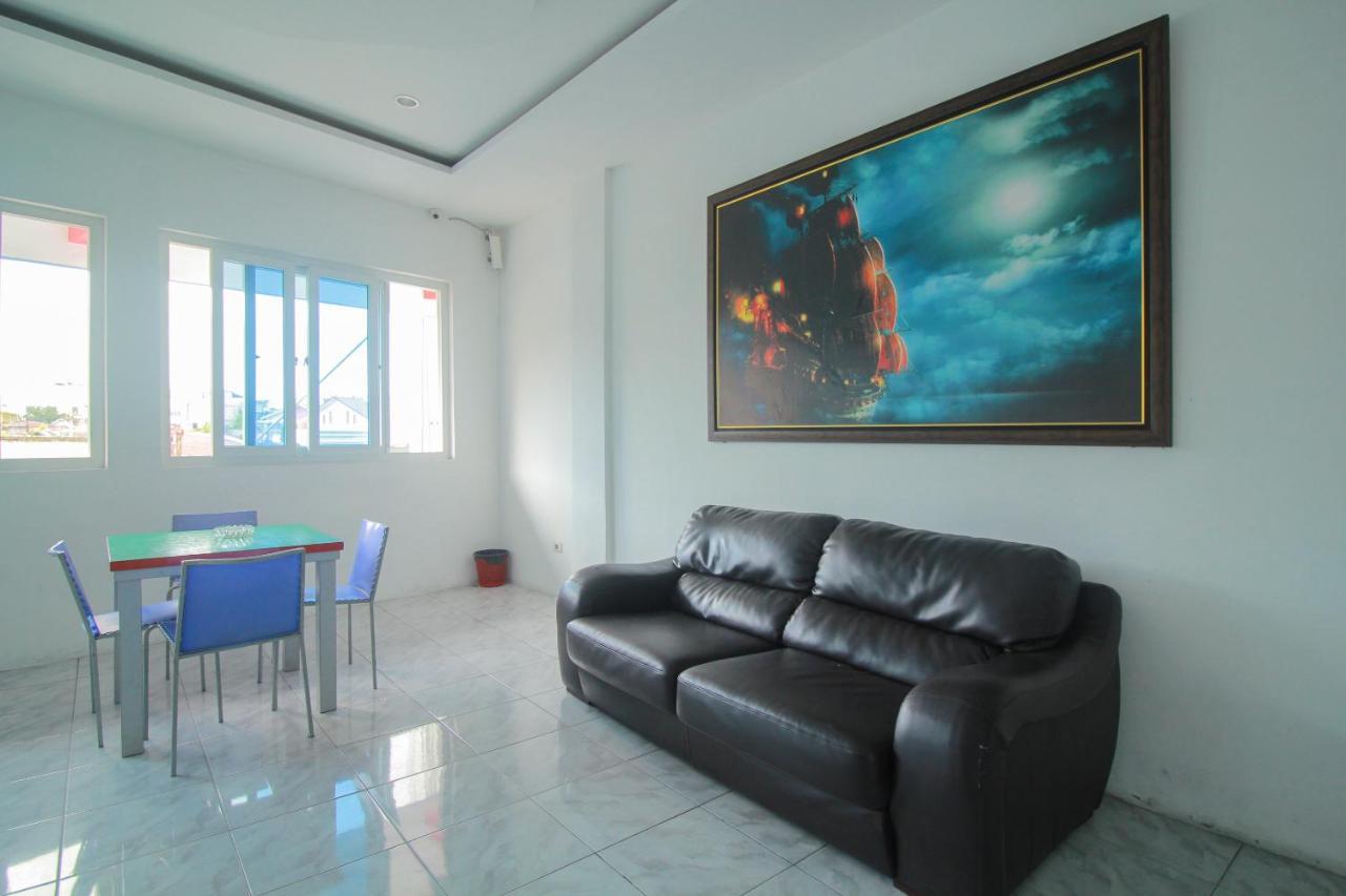 Oyo 1825 Marcopolo Homestay Pekanbaru Kültér fotó