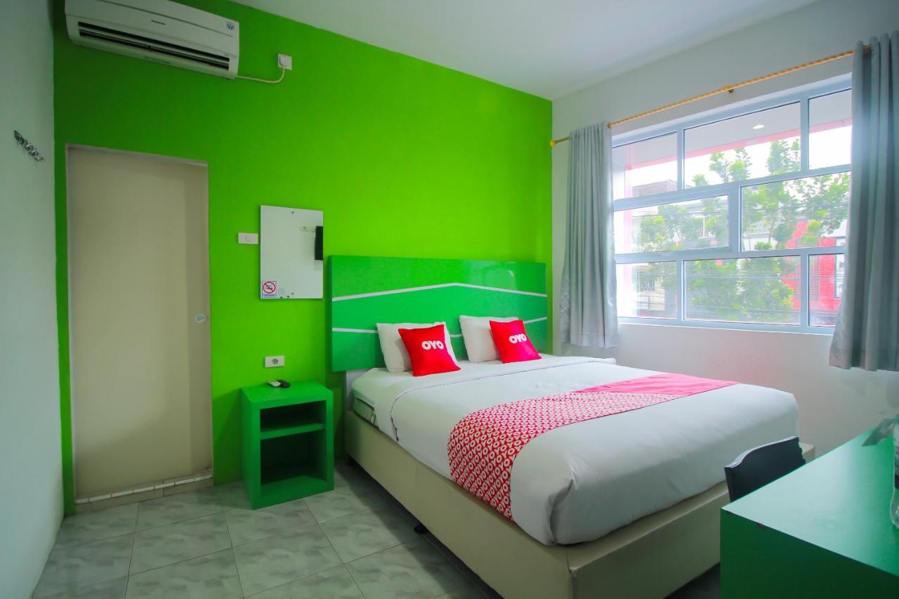 Oyo 1825 Marcopolo Homestay Pekanbaru Kültér fotó