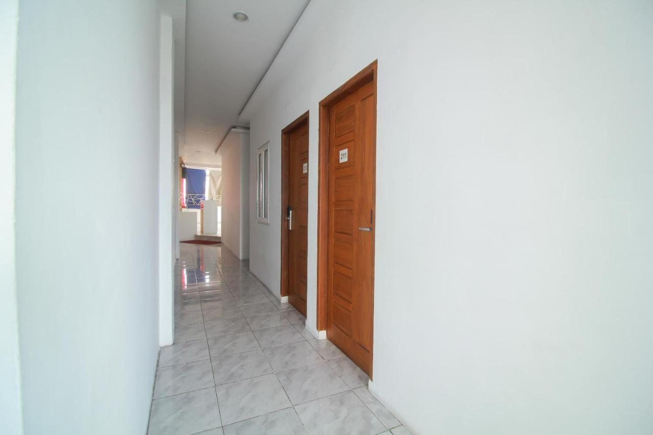 Oyo 1825 Marcopolo Homestay Pekanbaru Kültér fotó