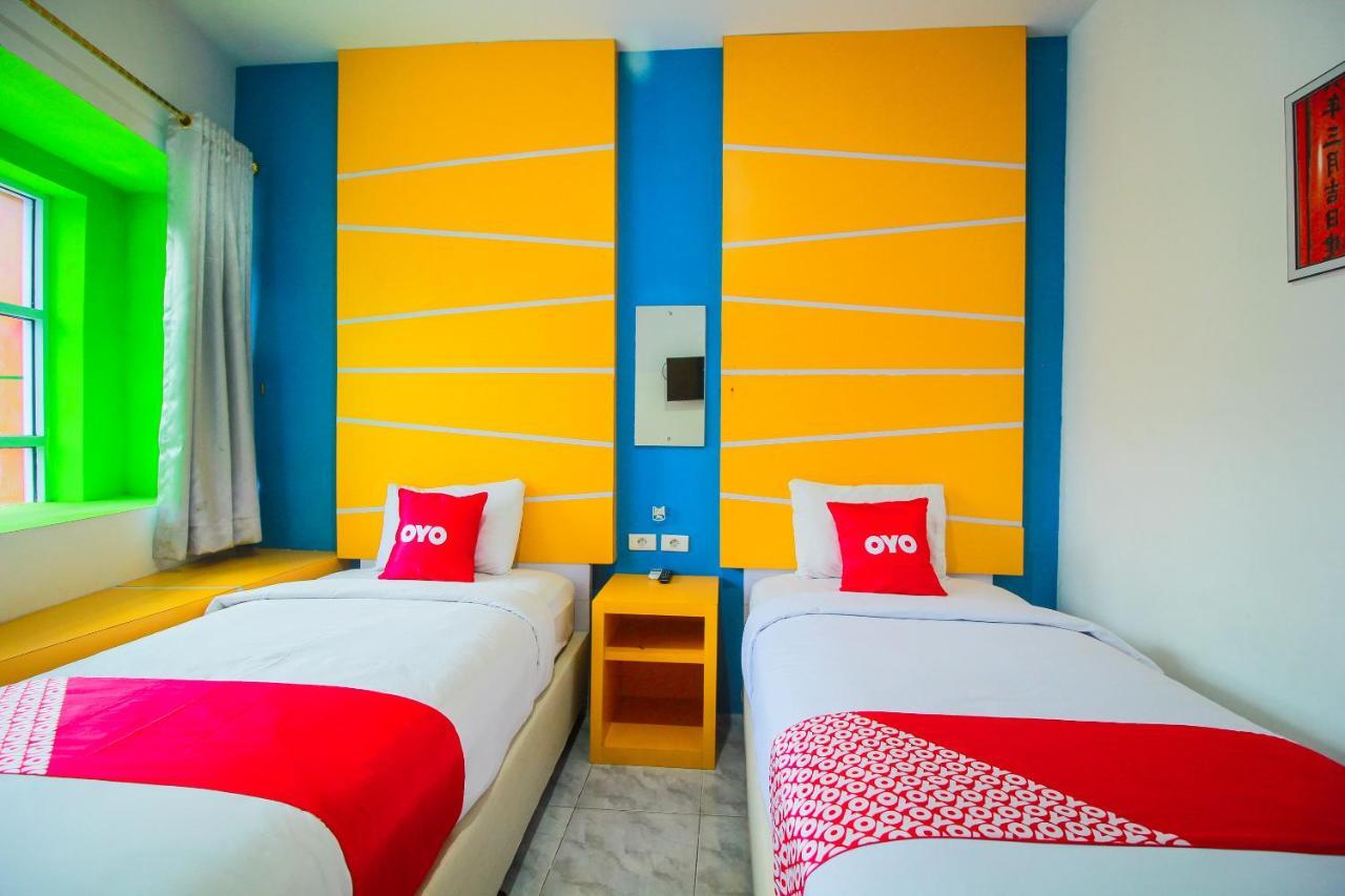 Oyo 1825 Marcopolo Homestay Pekanbaru Kültér fotó