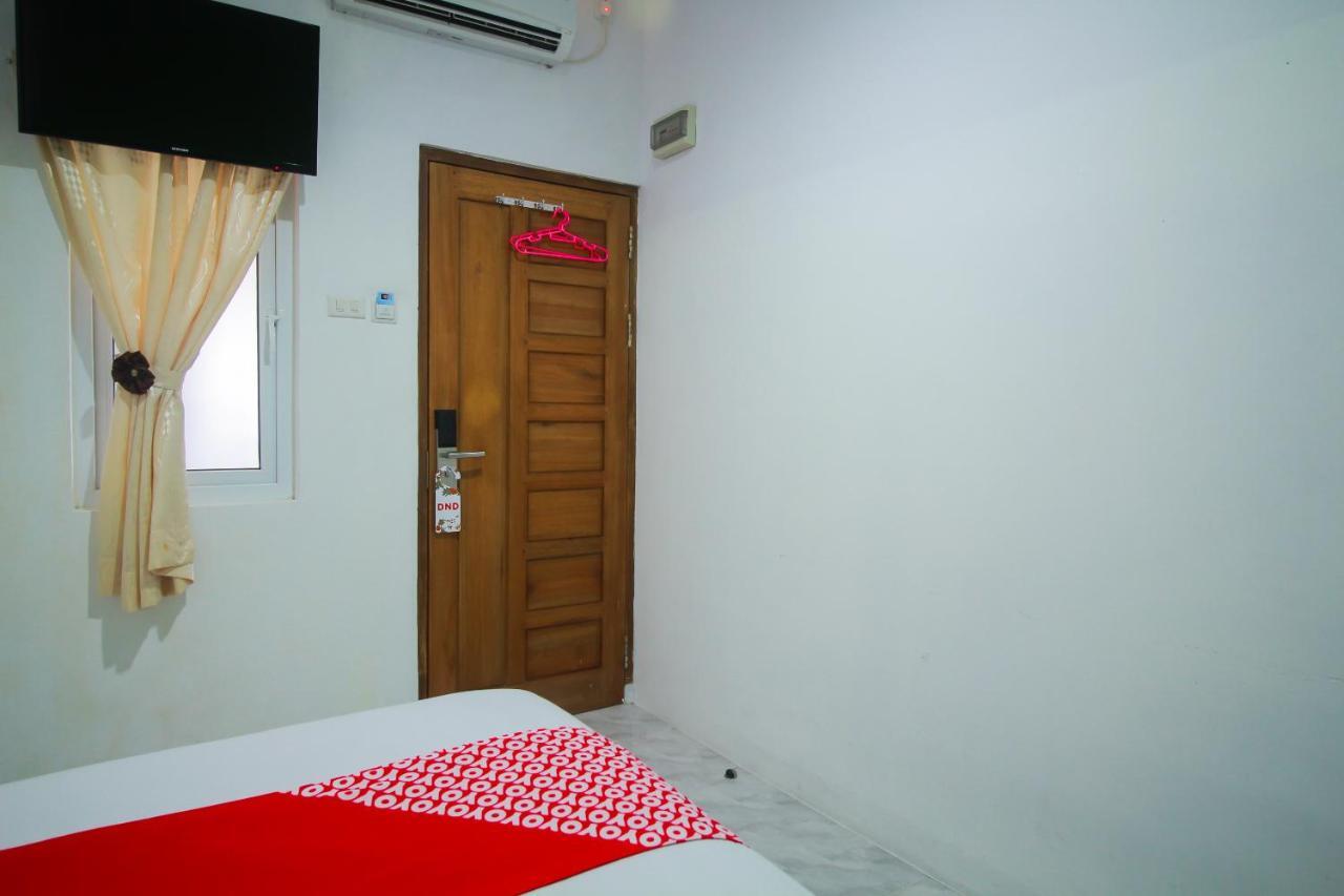 Oyo 1825 Marcopolo Homestay Pekanbaru Kültér fotó