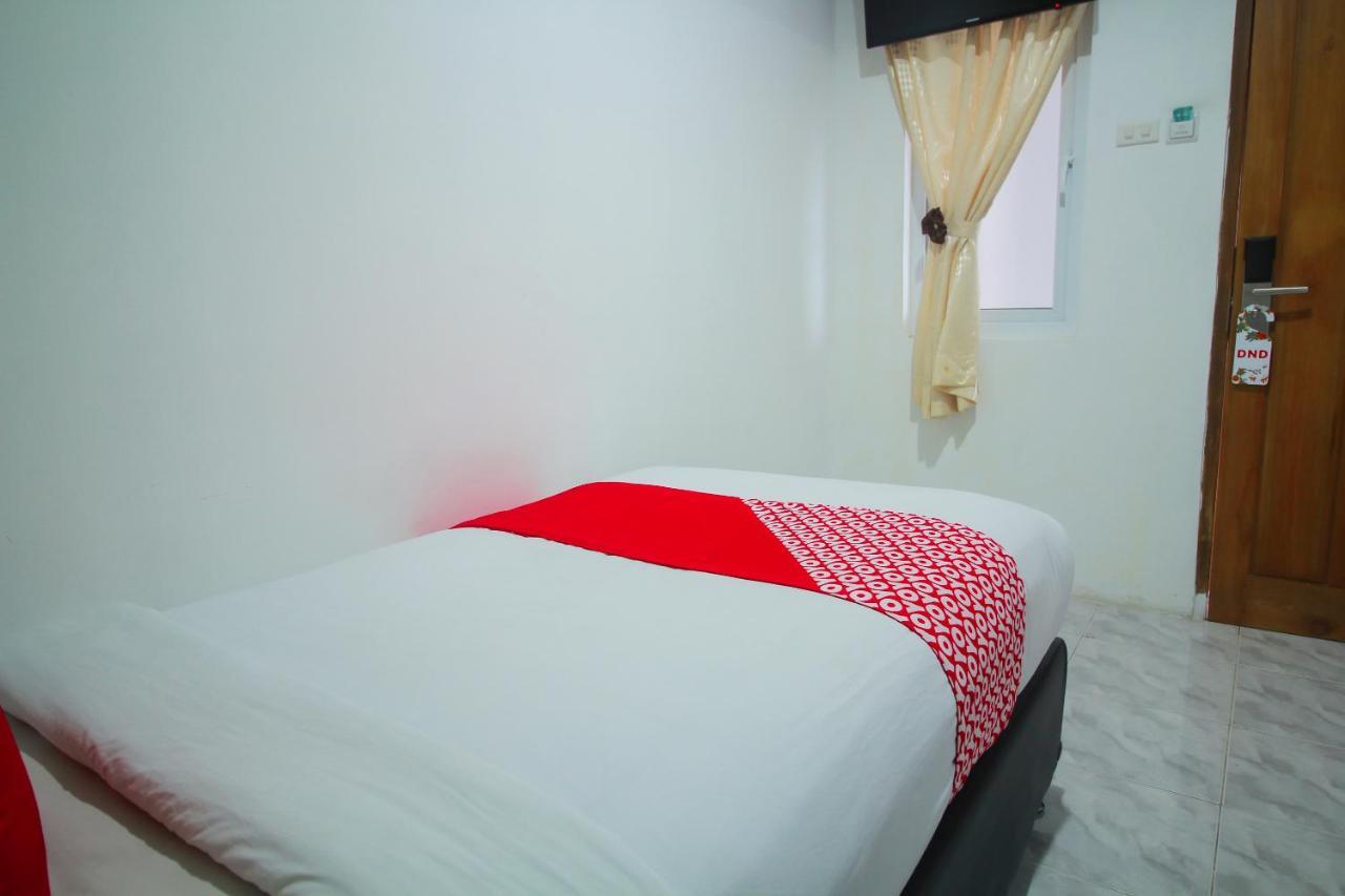 Oyo 1825 Marcopolo Homestay Pekanbaru Kültér fotó