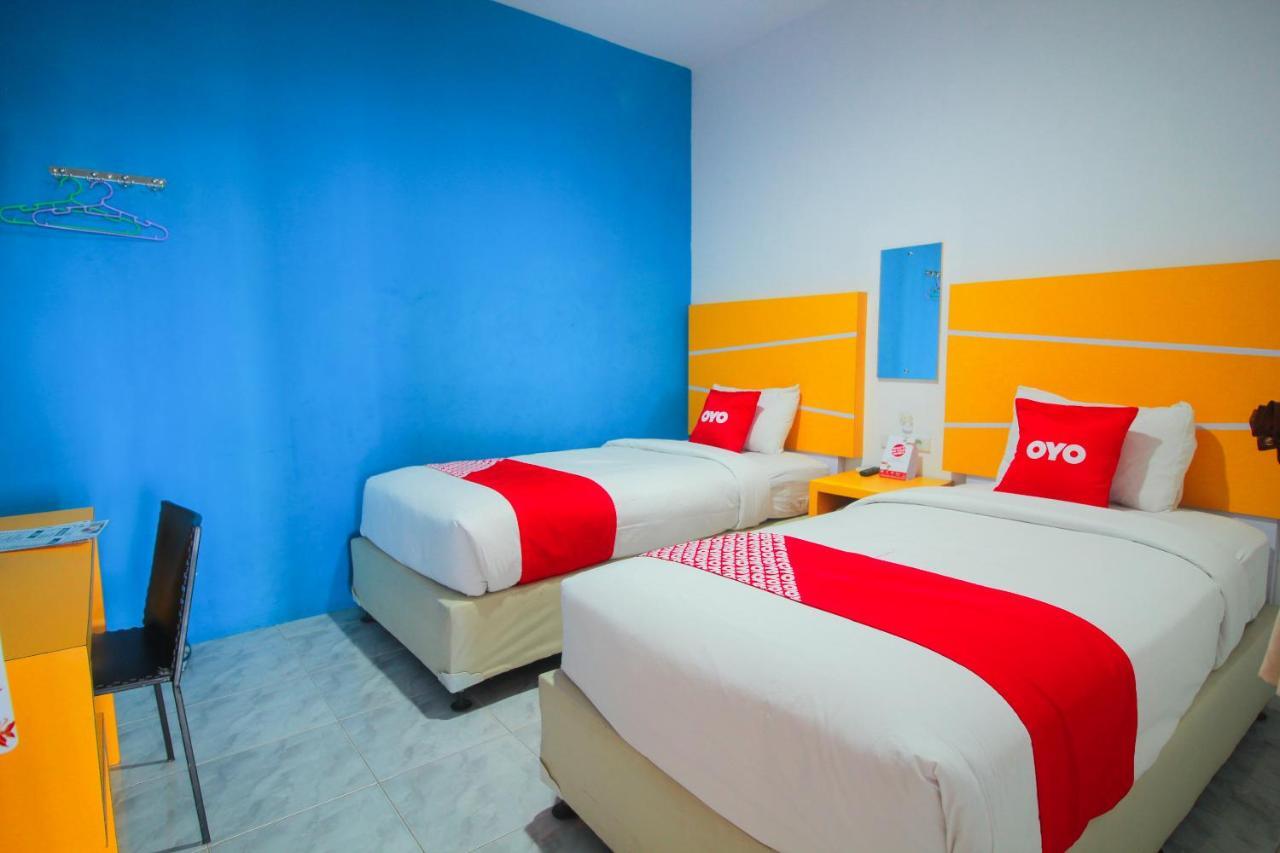Oyo 1825 Marcopolo Homestay Pekanbaru Kültér fotó