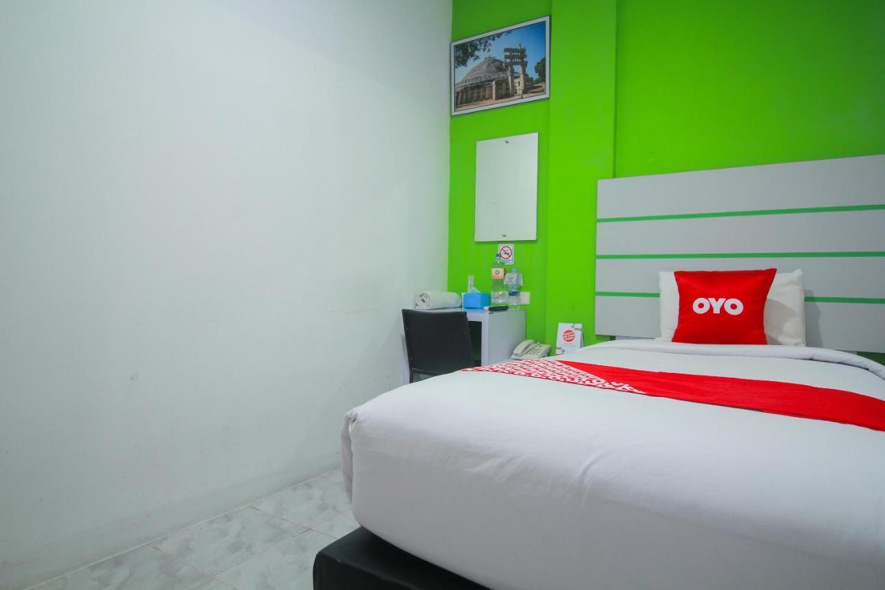 Oyo 1825 Marcopolo Homestay Pekanbaru Kültér fotó