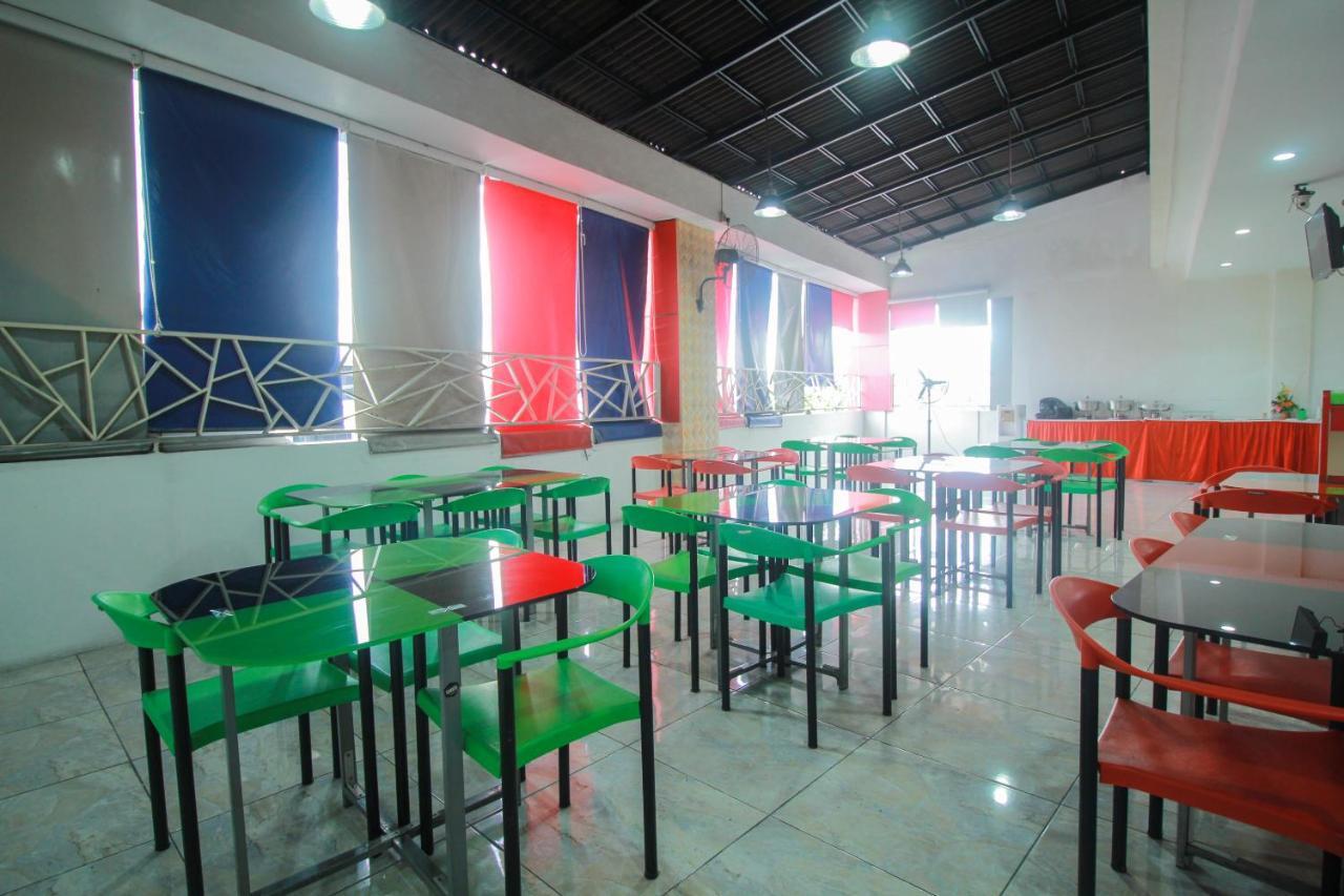Oyo 1825 Marcopolo Homestay Pekanbaru Kültér fotó