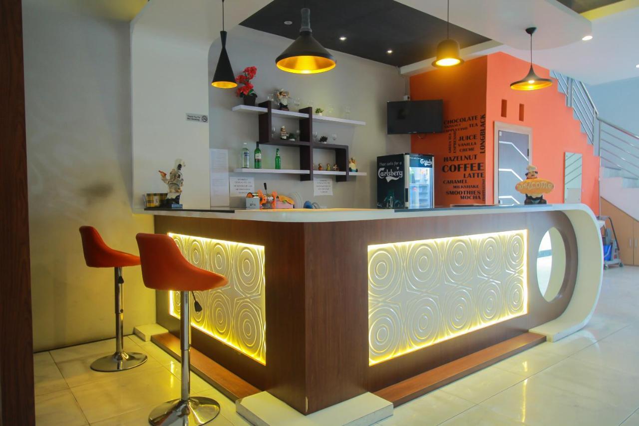Oyo 1825 Marcopolo Homestay Pekanbaru Kültér fotó