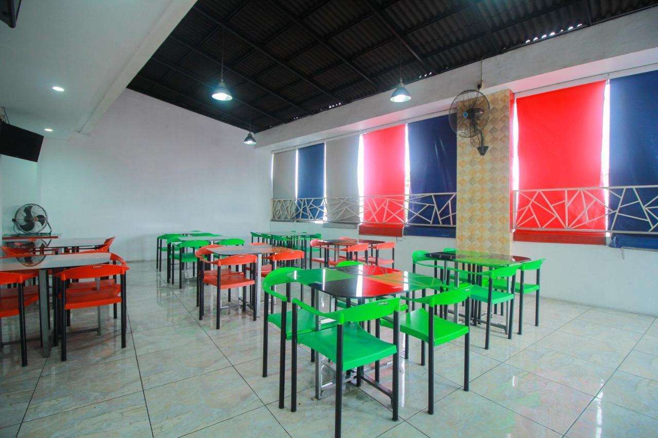 Oyo 1825 Marcopolo Homestay Pekanbaru Kültér fotó